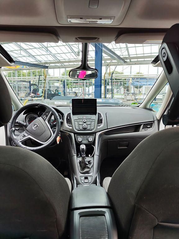 Weiß Gebraucht 2013 Opel Zafira Tourer Active Van / Kleinbus | 9.500 € (Fairer Preis) - Bild 1/4