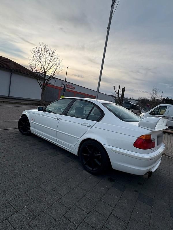Gebraucht BMW 318 1998 Weiß Limousine