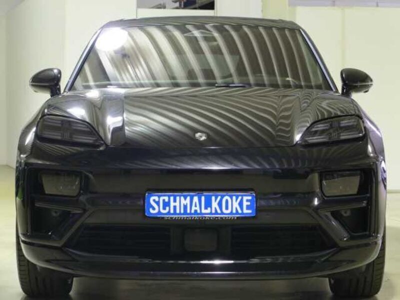 Tiefschwarzmetallic (metallic) Gebraucht 2024 Porsche Macan Turbo SUV | 116.950 € (Teuer) - Bild 1/4