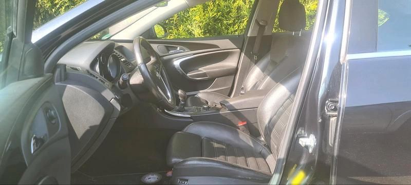 Gebraucht Opel Insignia 220 PS (161 kW) 2009 Schwarz Limousine