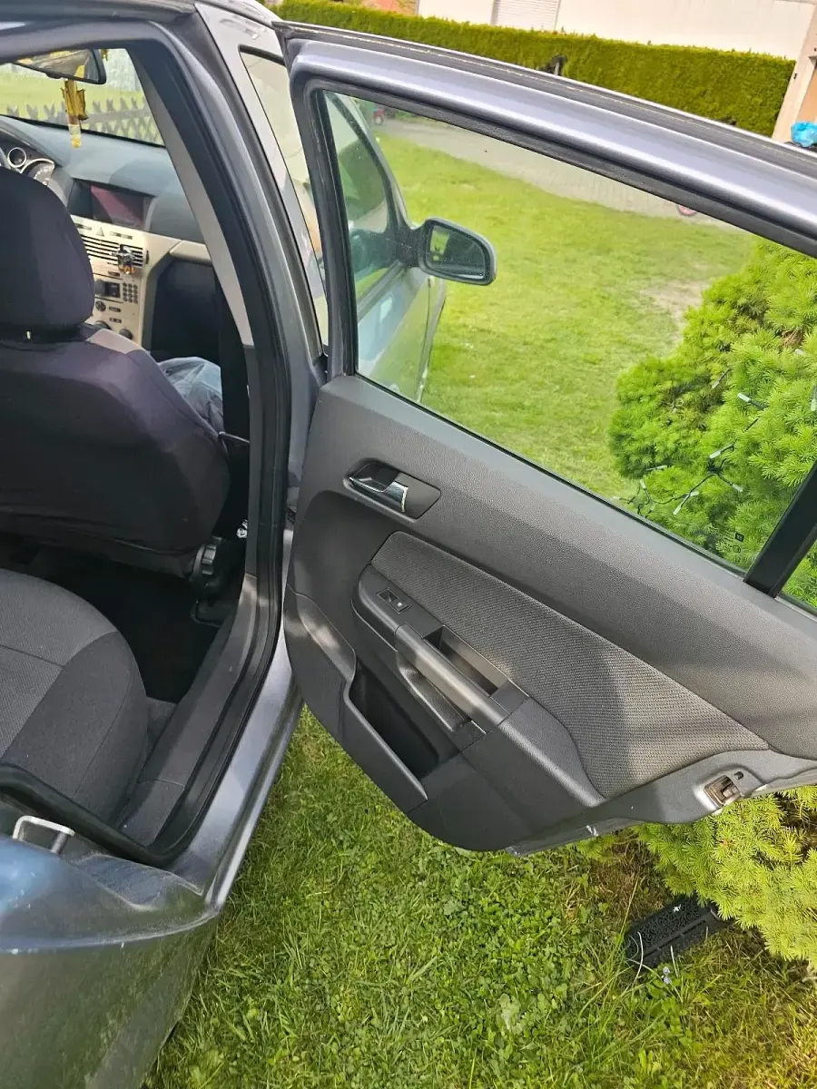 Usata Opel Astra 116 CV (85 kW) 2007 Grigio Utilitaria