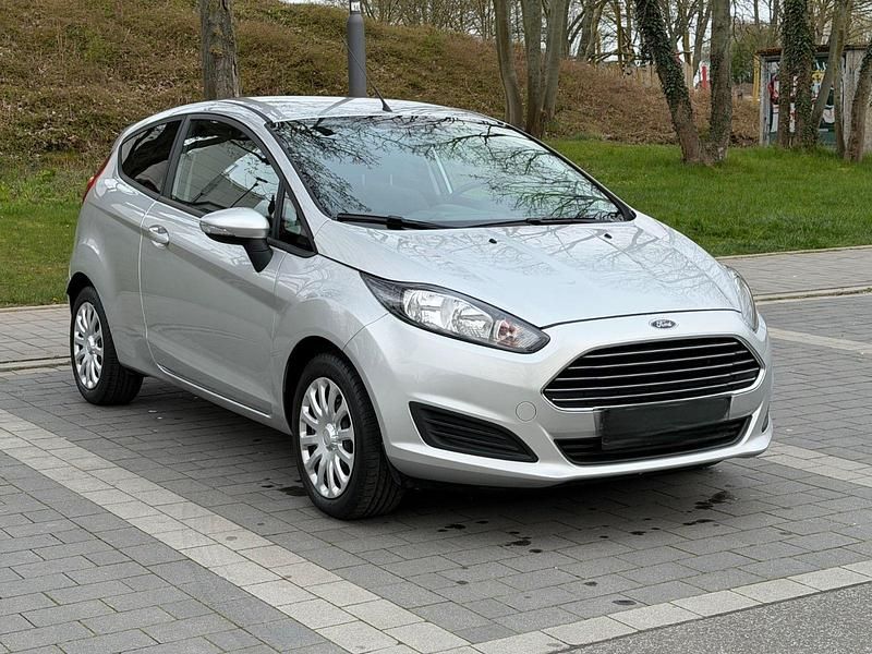 Gebraucht Ford Fiesta Trend 80 PS (58 kW) 2013 Silber Kleinwagen