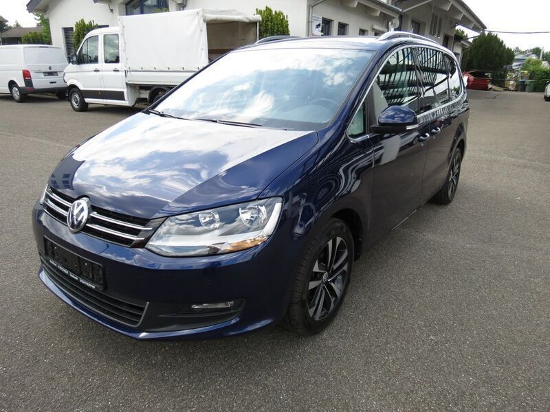 Blau Gebraucht 2021 VW Sharan Comfortline Van / Kleinbus | 27.500 € (Fairer Preis) - Bild 1/4