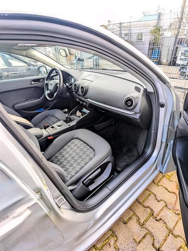 Gebraucht Audi A3 Attraction 122 PS (89 kW) 2013 Silber Limousine