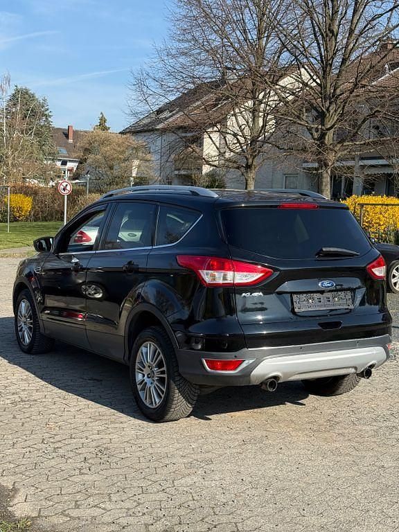 Usado Ford Kuga 140 HP (102 kW) 2013 Preto SUV