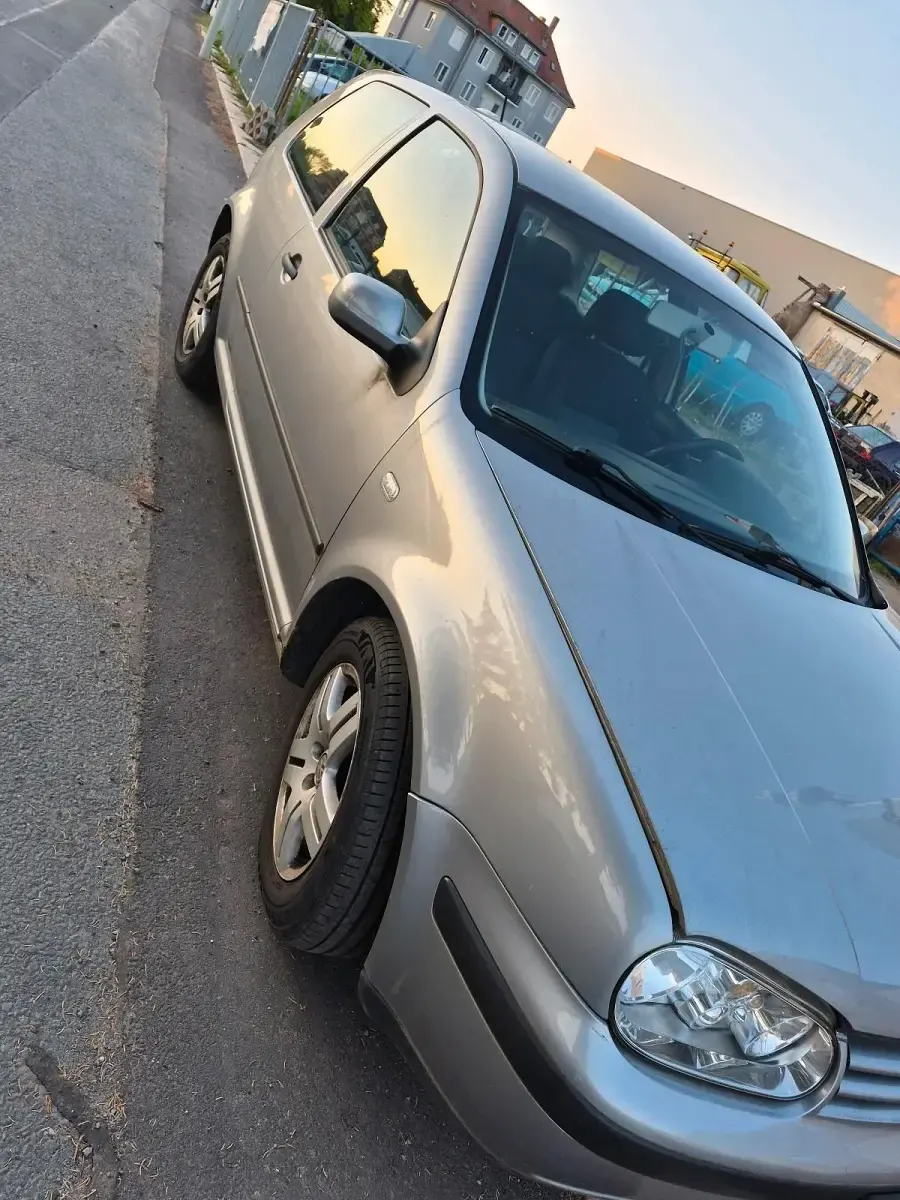 Gebraucht VW Golf IV 2002 Silber Kleinwagen