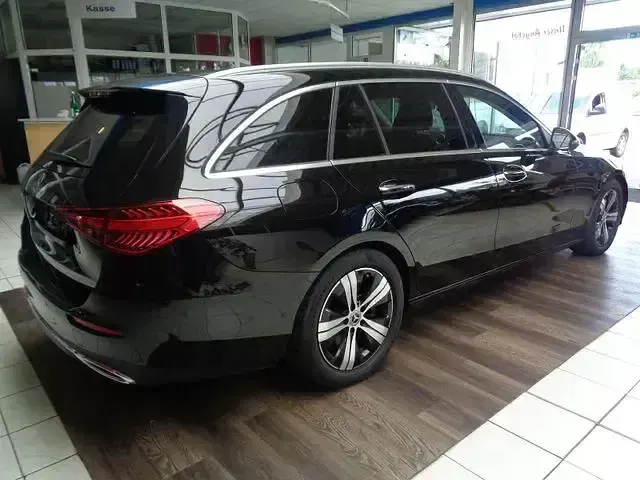Gebraucht Mercedes C200 184 PS (135 kW) 2023 Schwarz Kombi