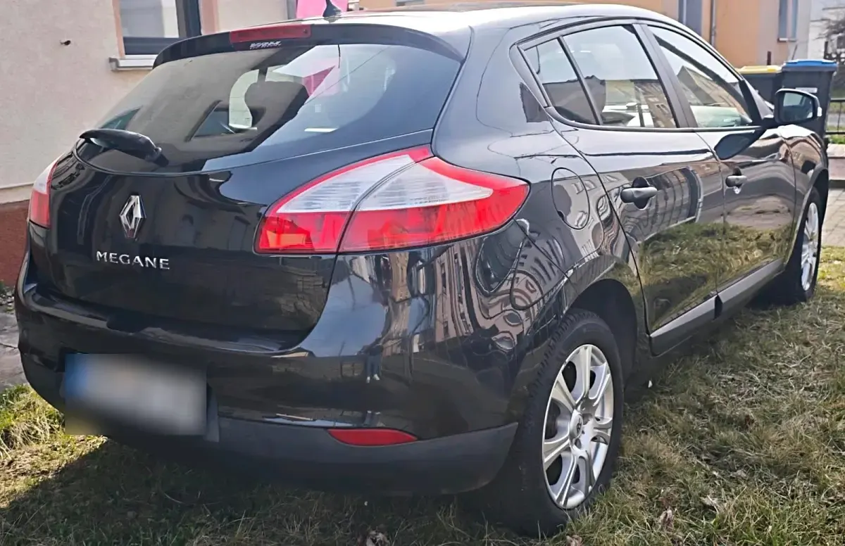 Używany Renault Mégane 102 KM (75 kW) 2011 Czarny Sedan/Limuzyna