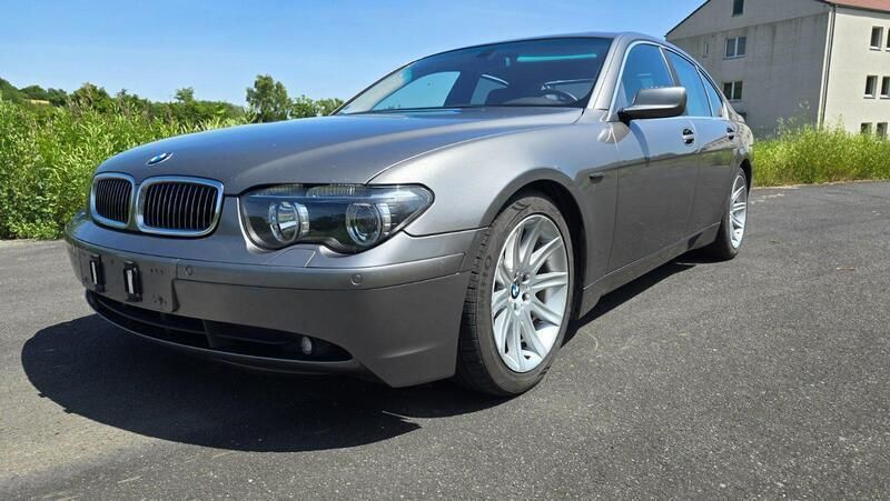 Grau Gebraucht 2002 BMW 745 Limousine | 5.000 € (Etwas zu teuer) - Bild 1/4