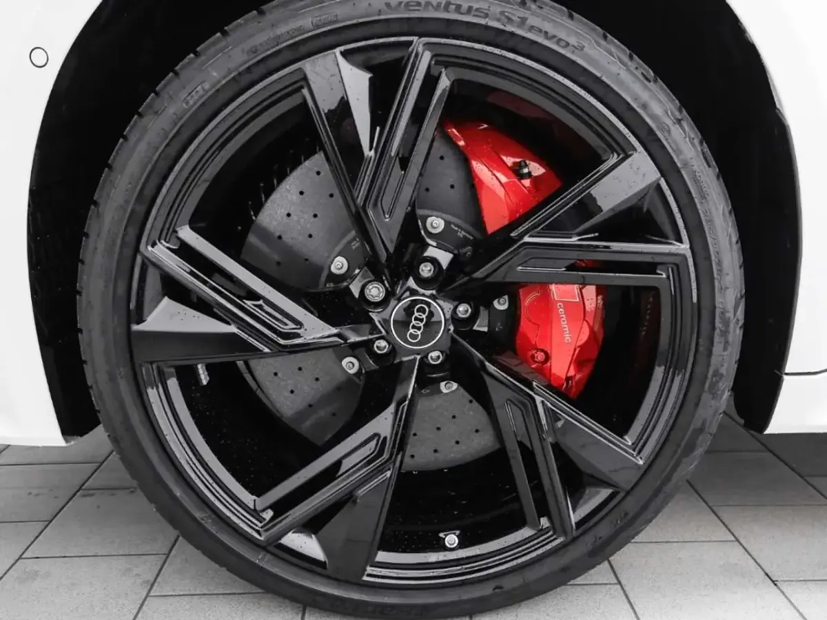 Używany Audi RS6 Performance 630 KM (463 kW) 2026 Biały Kombi