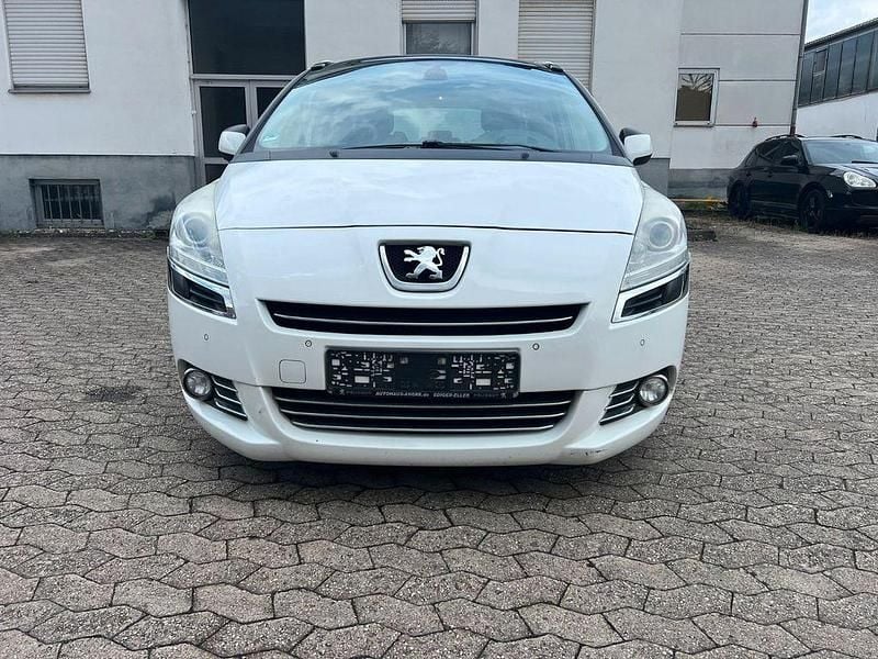 Weiß Gebraucht 2013 Peugeot 5008 Style Van / Kleinbus | 3.850 € (Fairer Preis) - Bild 1/4