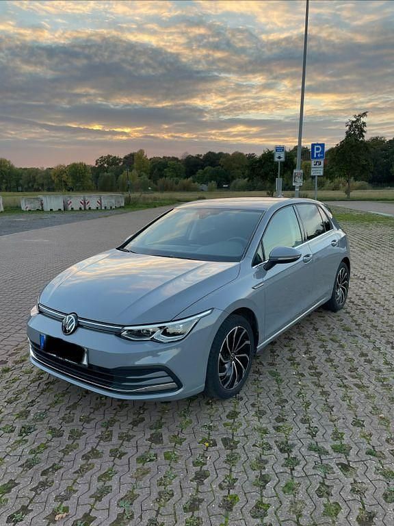 Grau Gebraucht 2020 VW Golf VIII Style Limousine | 21.000 € (Fairer Preis) - Bild 1/4