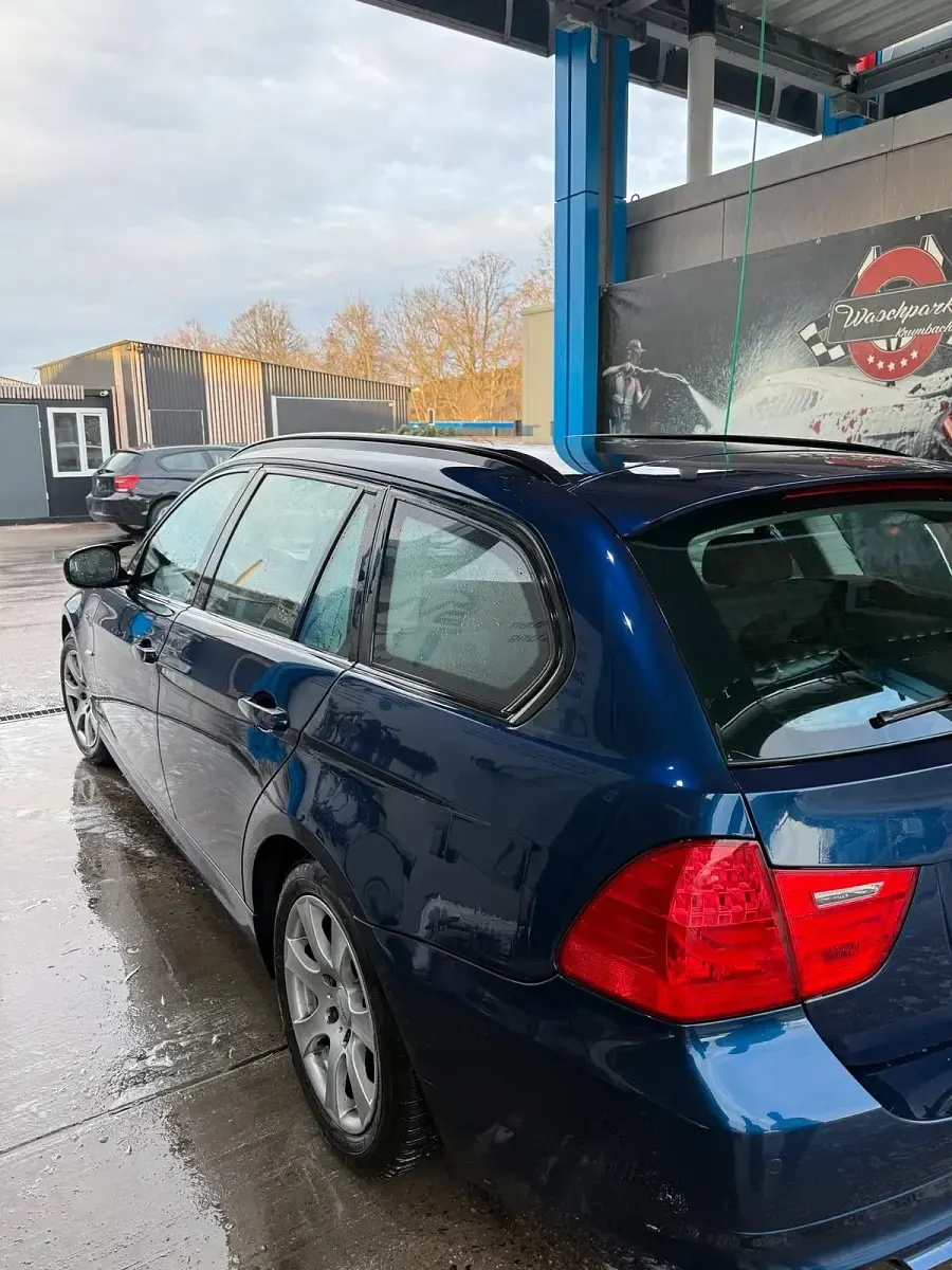 Gebraucht BMW 318 143 PS (105 kW) 2010 Blau Kombi
