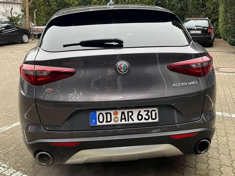 Gebraucht Alfa Romeo Stelvio 200 PS (147 kW) 2018 Grigio vesuvio SUV