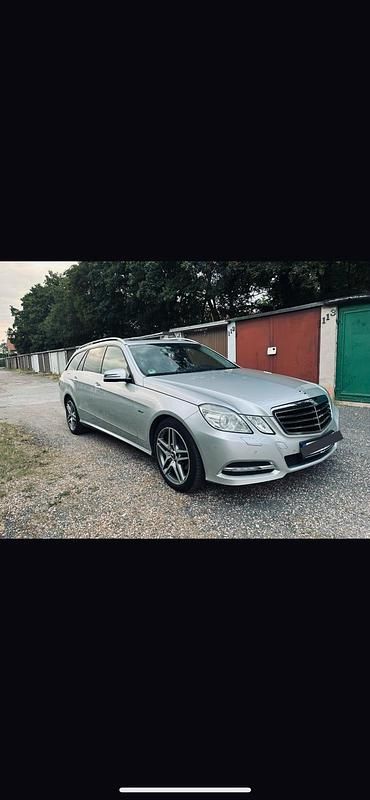 Gebraucht Mercedes E220 Avantgarde 170 PS (125 kW) 2010 Grau Kombi