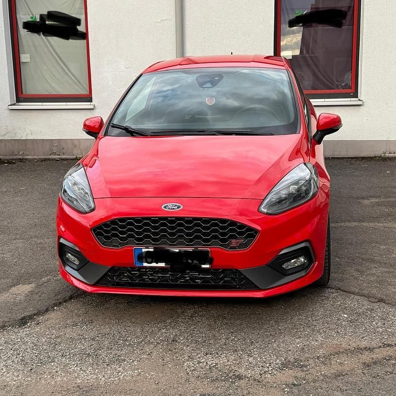 Rot Gebraucht 2019 Ford Fiesta ST Kleinwagen | 13.800 € (Guter Preis) - Bild 1/4