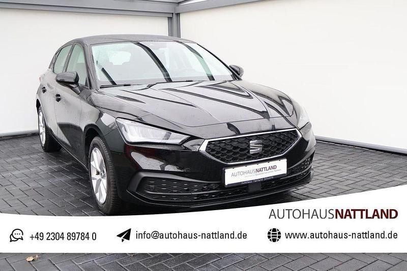 Mitternachtsschwarz Gebraucht 2025 Seat Leon Style Limousine | 22.850 € (Guter Preis) - Bild 1/4