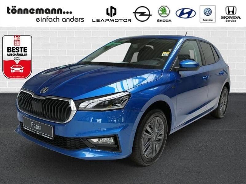 Blau Neu 2025 Skoda Fabia Drive Limousine | 21.824 € (Etwas zu teuer) - Bild 1/3