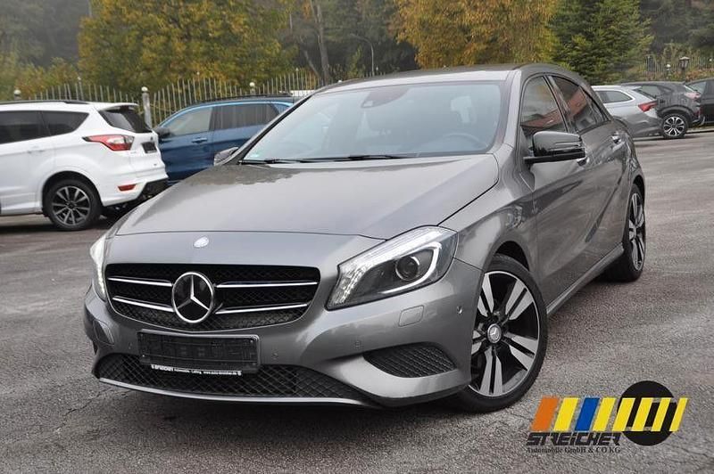Grau Gebraucht 2014 Mercedes A200 Urban Limousine | 12.900 € (Fairer Preis) - Bild 1/4