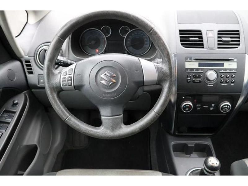 Gebraucht Suzuki SX4 Club 120 PS (88 kW) 2011 Grau Limousine