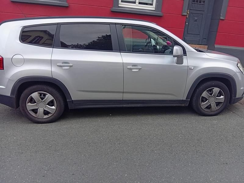 Silber Gebraucht 2013 Chevrolet Orlando Van / Kleinbus | 5.150 € (Fairer Preis) - Bild 1/4