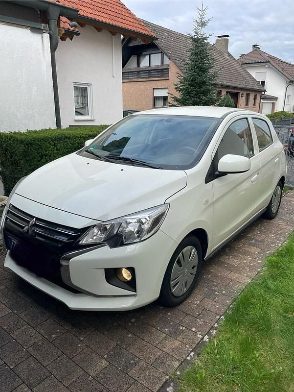 Weiß Gebraucht 2024 Mitsubishi Space Star Select Kleinwagen | 12.200 € (Guter Preis) - Bild 1/4