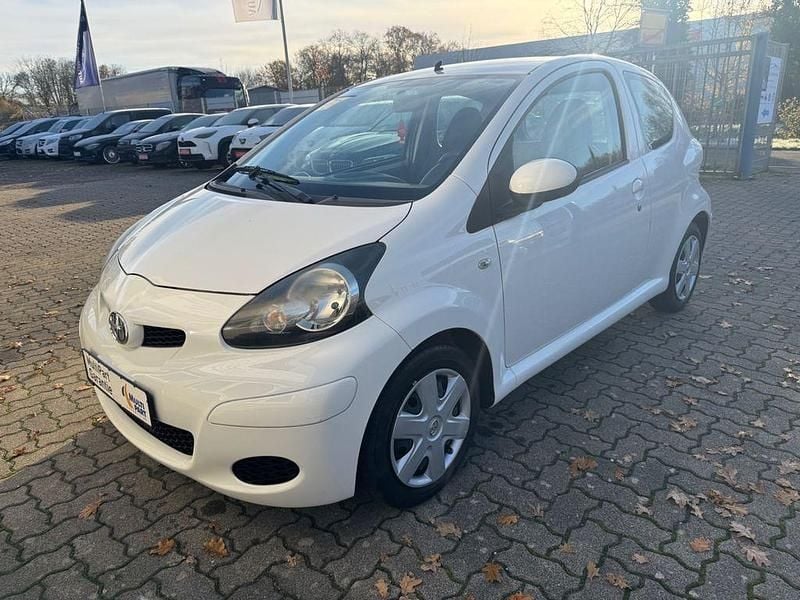 Gebraucht Toyota Aygo Cool 68 PS (50 kW) 2010 Weiß Kleinwagen