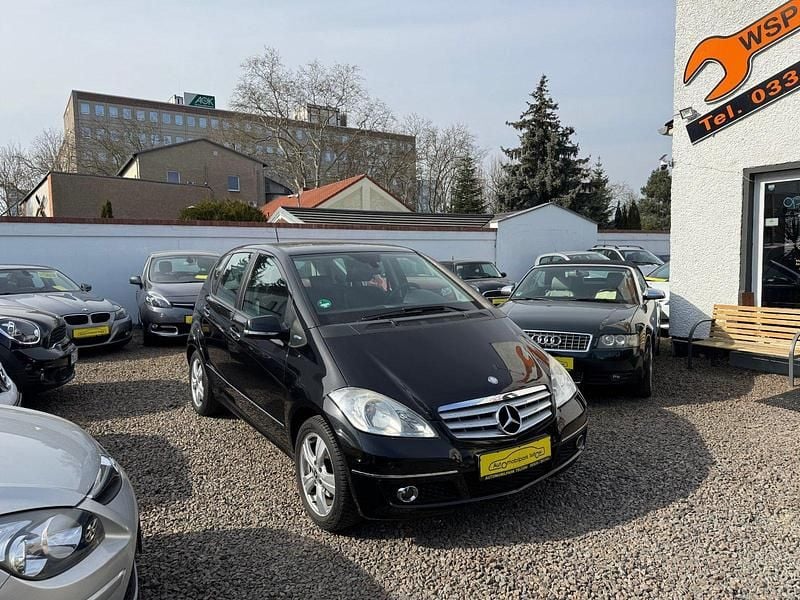 Gebraucht Mercedes A180 Avantgarde 116 PS (85 kW) 2010 Schwarz Kleinwagen