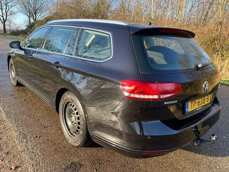 Gebraucht VW Passat Highline 120 PS (88 kW) 2015 Schwarz Kombi