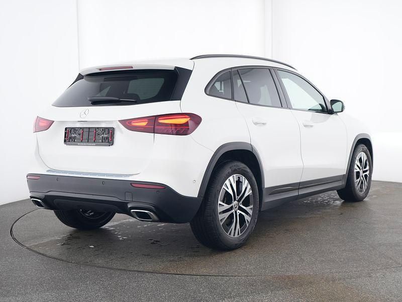 Gebraucht Mercedes GLA180 Progressive 116 PS (85 kW) 2024 Unilack polarweiß SUV