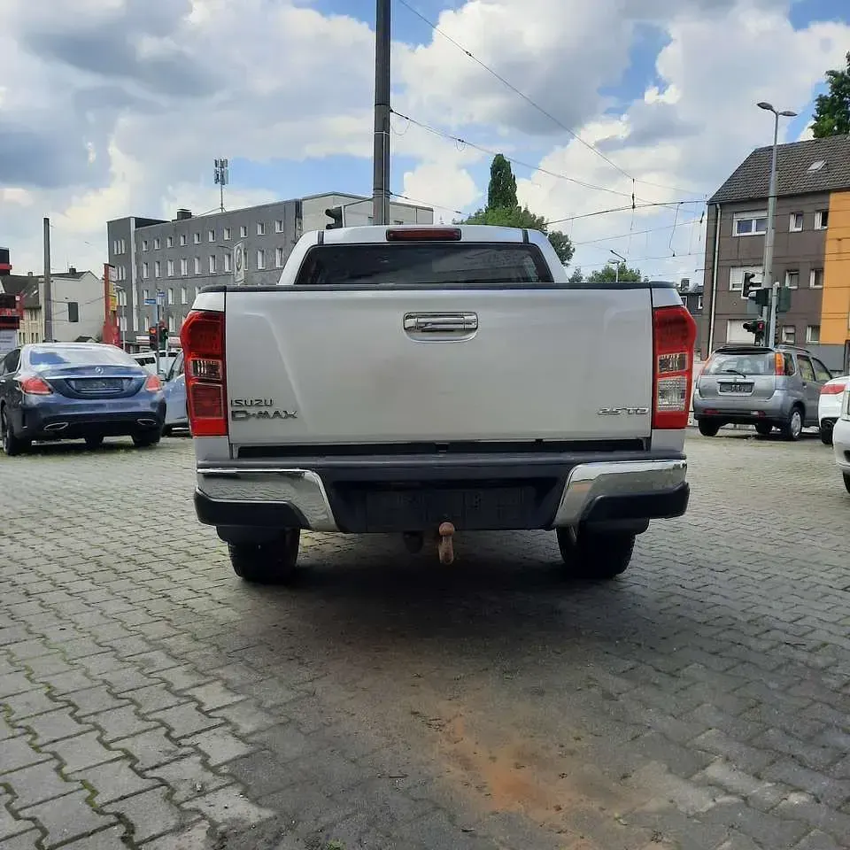 Second-hand Isuzu D-Max 163 CP (119 kW) 2015 Argintiu SUV