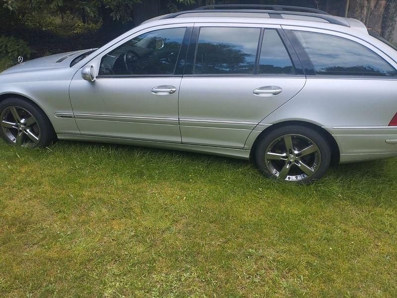 Gebraucht Mercedes 320 224 PS (164 kW) 2005 Silber Limousine