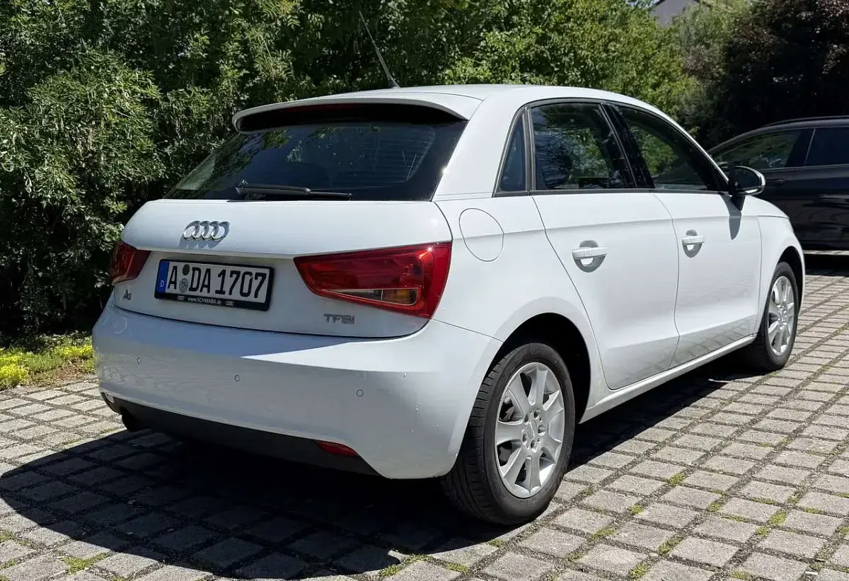Gebraucht Audi A1 Attraction 86 PS (63 kW) 2014 Weiß Kleinwagen