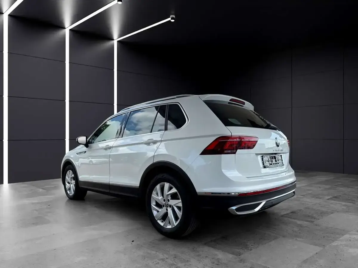 Gebraucht VW Tiguan Elegance 150 PS (110 kW) 2023 Oryxweiß perlmutteffekt SUV