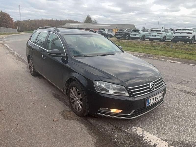 Schwarz Gebraucht 2011 VW Passat Comfortline Kombi | 3.000 € (Teuer) - Bild 1/4