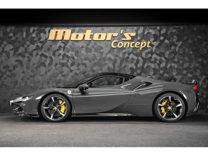 Gebraucht Ferrari SF90 999 PS (734 kW) 2022 Grau Cabrio