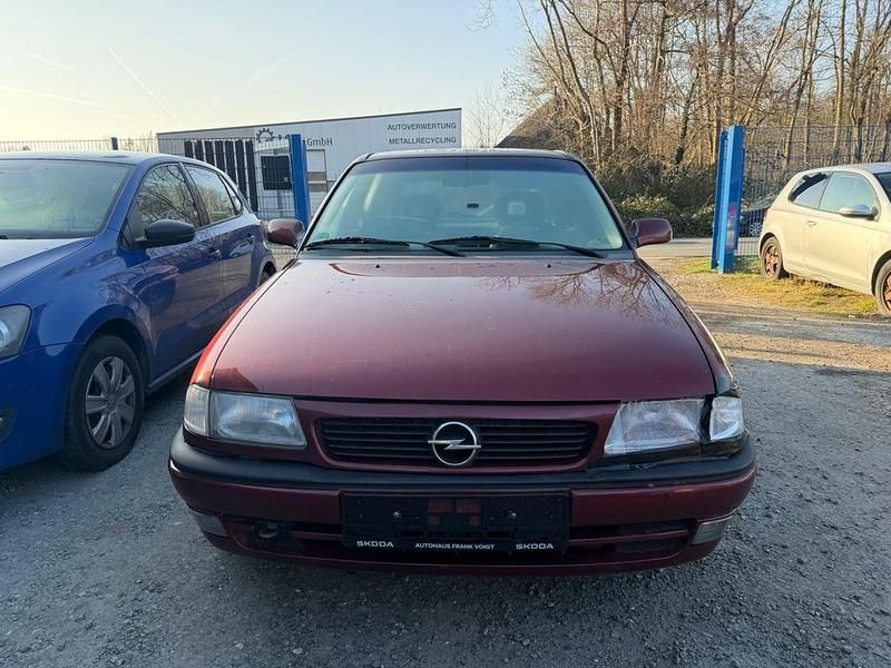 Gebraucht Opel Astra 75 PS (55 kW) 1997 Rot Limousine
