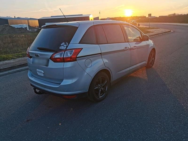 Gebraucht Ford Grand C-Max 125 PS (91 kW) 2011 Silber Van / Kleinbus