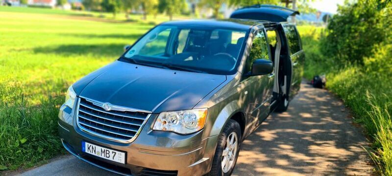 Braun Gebraucht 2011 Chrysler Grand Voyager Van / Kleinbus | 15.100 € - Bild 1/4