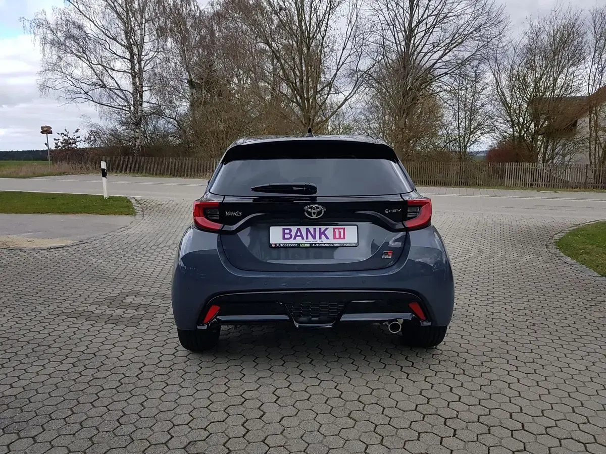 Neu Toyota Yaris Sport 92 PS (67 kW) 2025 Bicolor  storm grey metallic / dach schwarz Kleinwagen