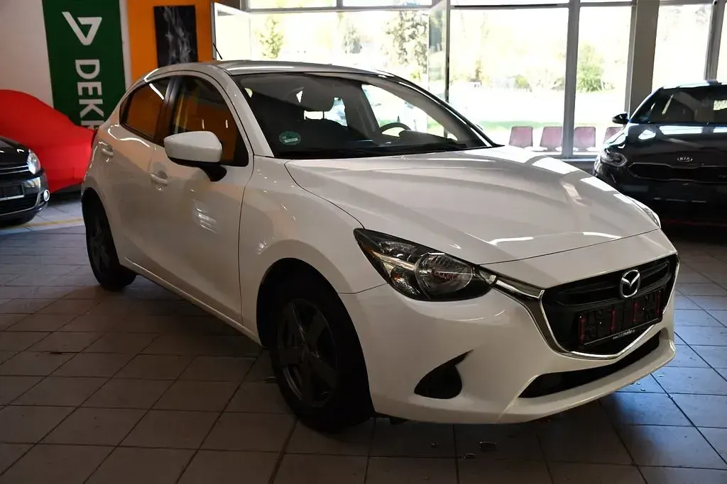 Usata Mazda 2 75 CV (55 kW) 2016 Bianco Berlina