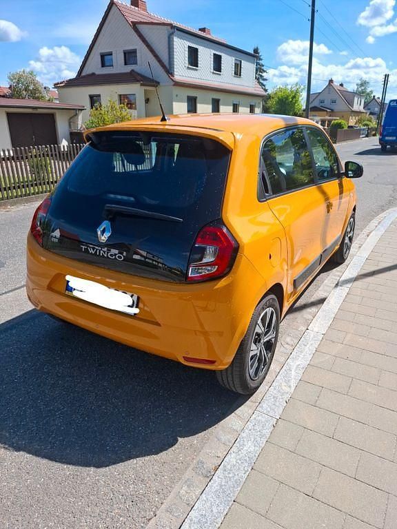 Orange Gebraucht 2021 Renault Twingo Zen Kleinwagen | 10.500 € - Bild 1/4