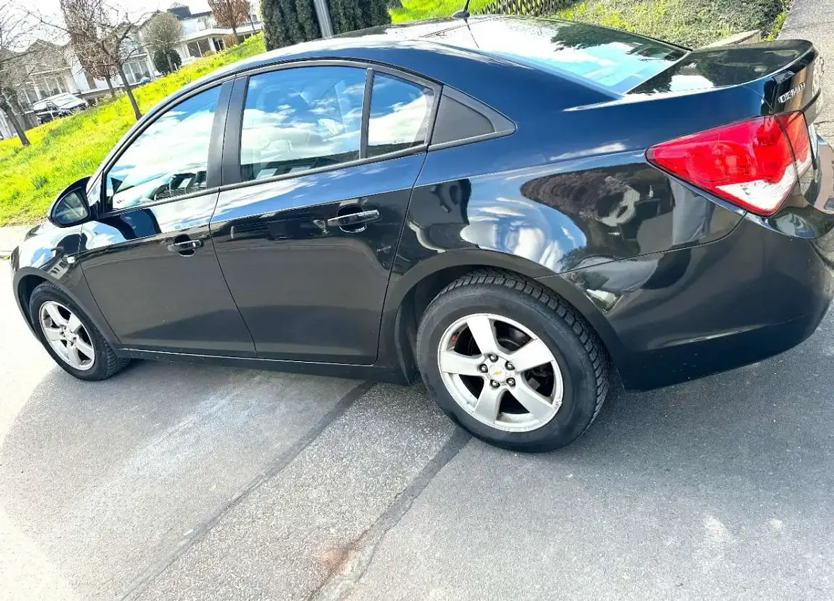 Gebraucht Chevrolet Cruze 148 PS (108 kW) 2011 Schwarz Limousine