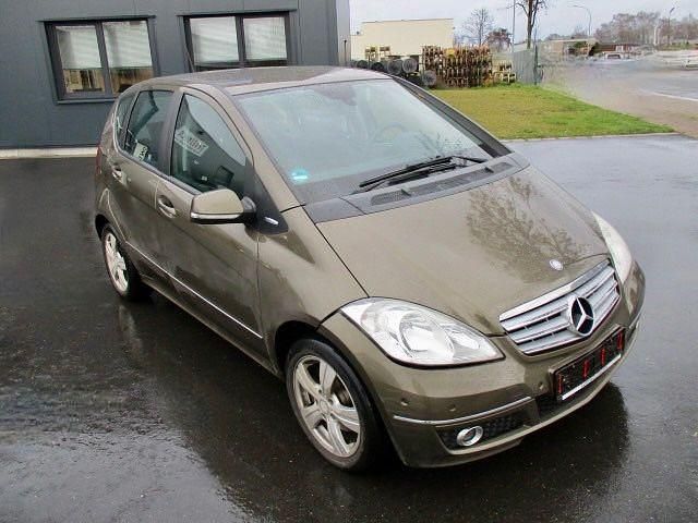 Gebraucht Mercedes A180 Avantgarde 109 PS (80 kW) 2010 Braun Kleinwagen