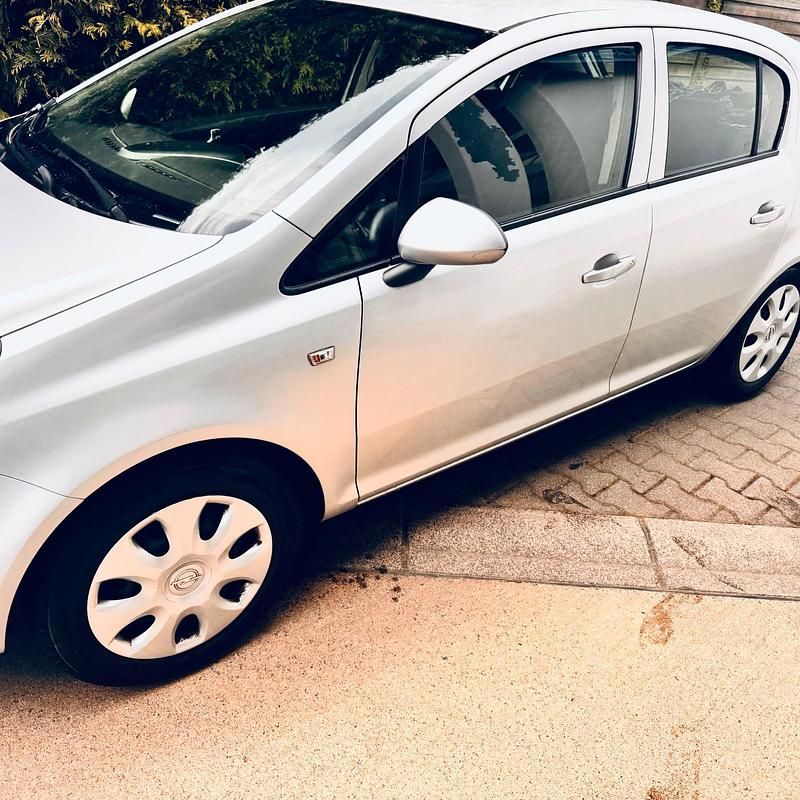 Second-hand Opel Corsa 80 CP (58 kW) 2008 Argintiu Hatchback