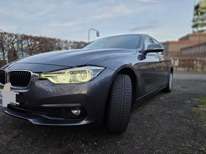 Gebraucht BMW 316 Advantage 116 PS (85 kW) 2018 Grau Kombi