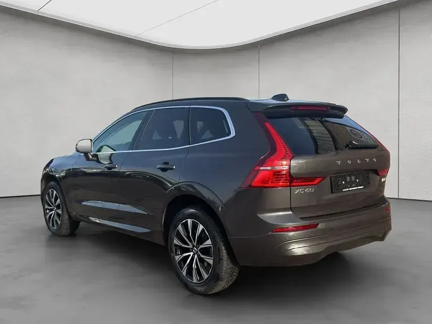 Gebraucht Volvo XC60 Core 250 PS (183 kW) 2024 Platinum grey metallic SUV