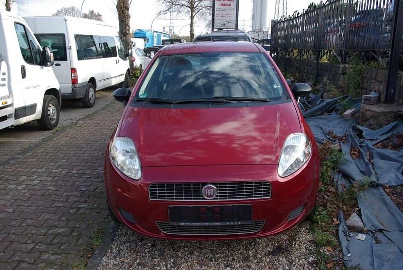 Rot Gebraucht 2009 Fiat Punto Active Limousine | 1.880 € (Guter Preis) - Bild 1/4