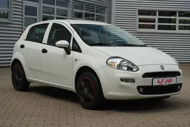 Gebraucht Fiat Punto Young 69 PS (50 kW) 2016 Colore esterno (metallic) Kleinwagen