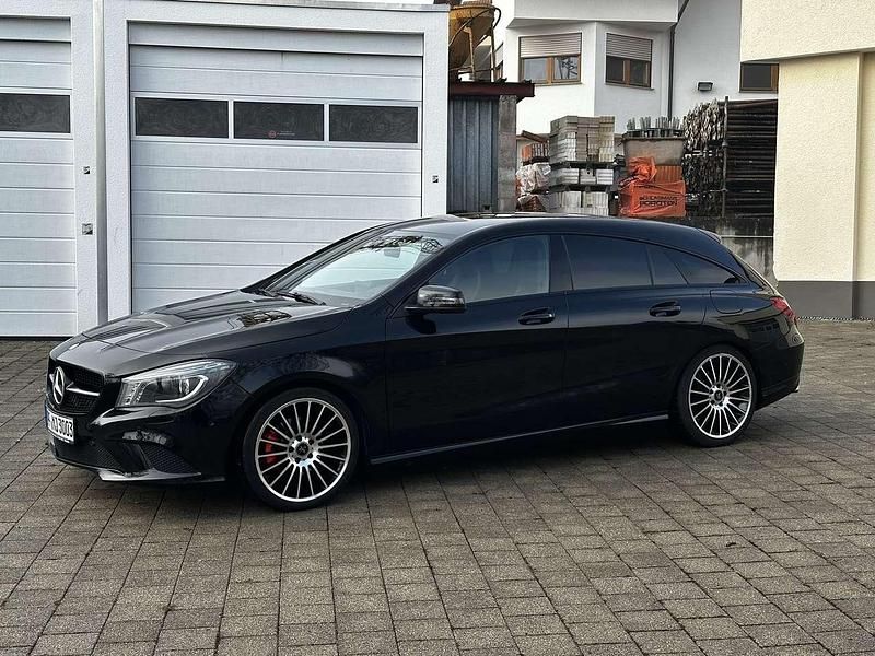 Schwarz Gebraucht 2015 Mercedes CLA180 Limousine | 14.500 € (Guter Preis) - Bild 1/4